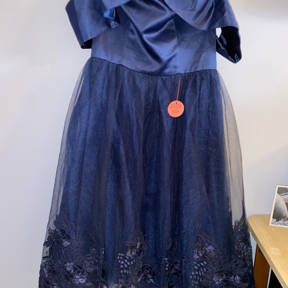 Princess short prom date style event dress! - Picture 3 of 7